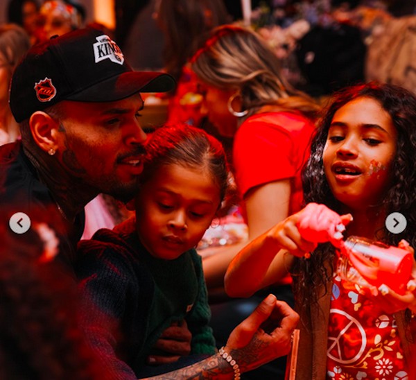 Ex pede custódia total de filha de 4 anos de Chris Brown poucos dias ...
