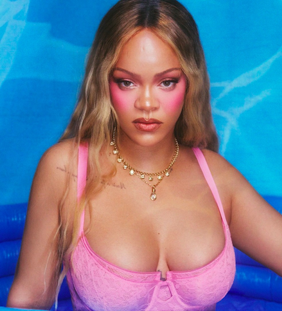 A cantora Rihanna em ensaio de lingerie — Foto: Instagram