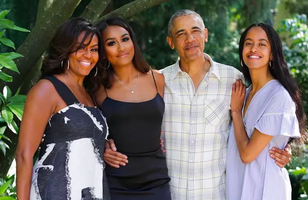 Barack Obama e Michelle Obama com as filhas — Foto: Instagram