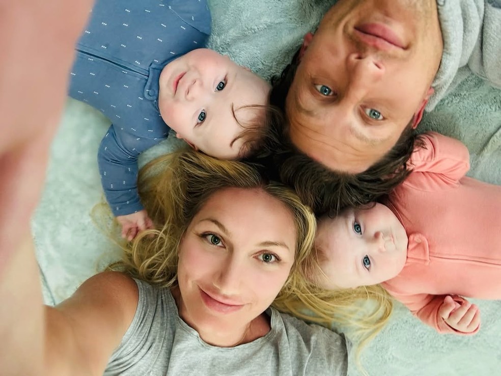 Brooke Hogan com os filhos e o marido — Foto: Reprodução/Instagram