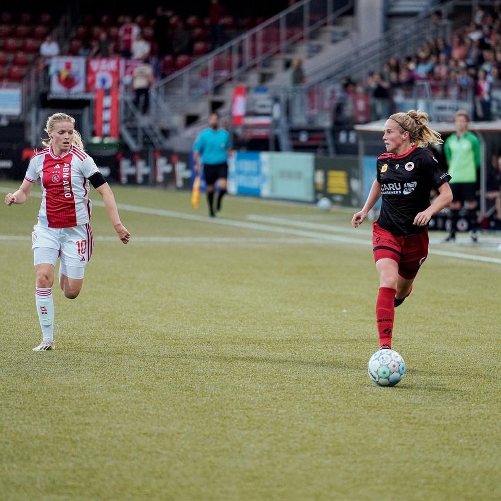 O duelo entre Ajax e Excelsior — Foto: Reprodução/Instagram