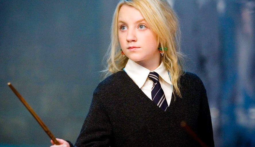 Evanna Lynch em cena da franquia Harry Potter