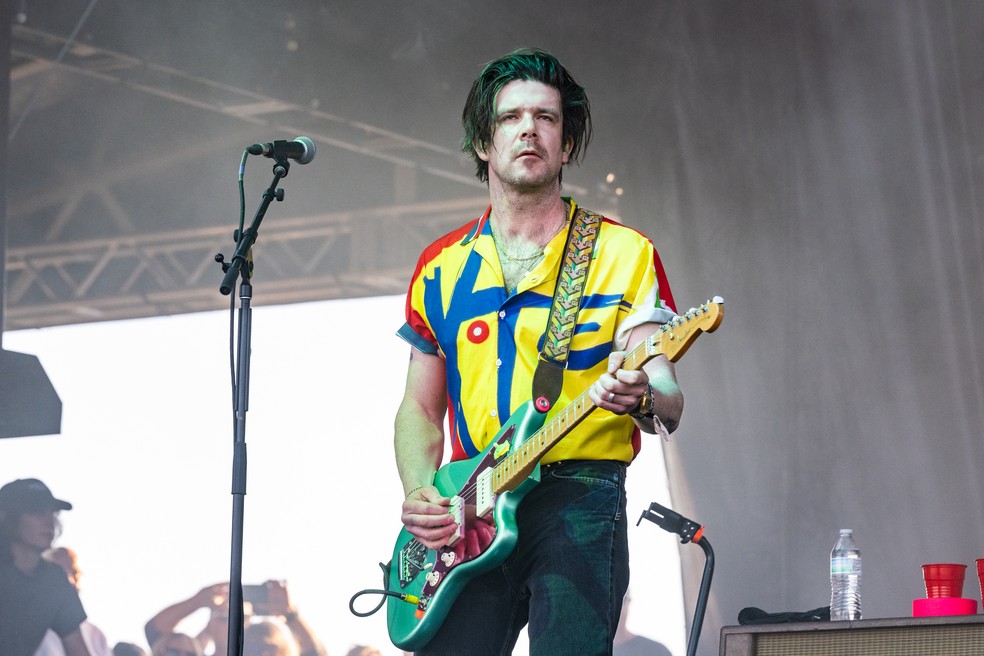 Simon O'Connor, do Modest Mouse, se apresenta no palco durante a Kilby Block Party no Utah State Fairpark em 16 de maio de 2026 — Foto: Getty Images