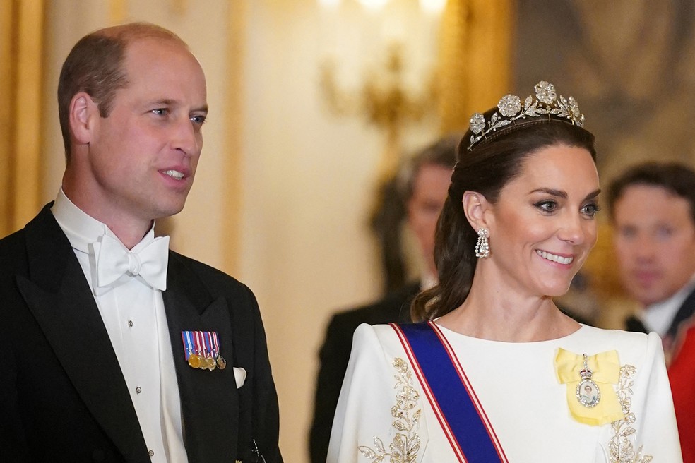 O Príncipe William e a Princesa Kate Middleton em evento no Palácio de Buckingham com a presença do presidente e da primeira-dama da Coreia do Sul — Foto: Getty Images