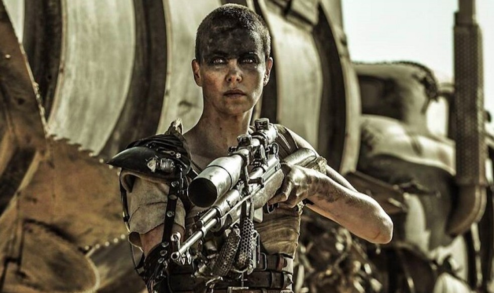 A atriz Charlize Theron em Mad Max: Estrada da Fúria (2015) — Foto: Reprodução