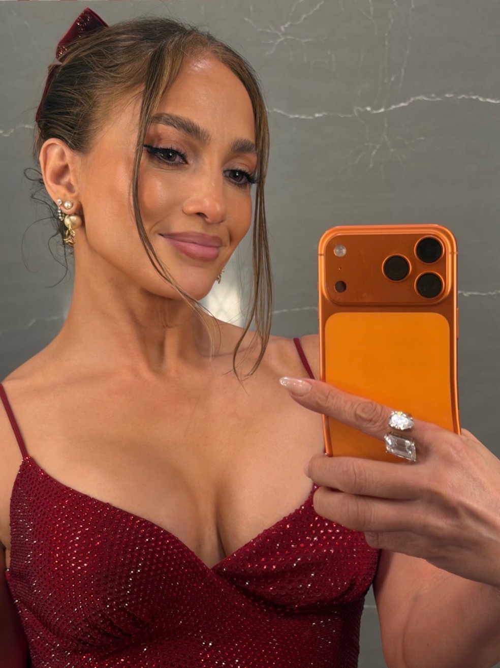 Jennifer Lopez posta selfie natalina — Foto: Reprodução/X