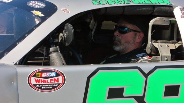Piloto de Stock Car morre após sofrer mal súbito e bater em muro nos EUA