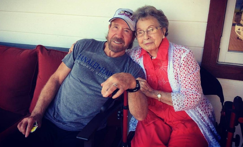 Chuck Norris e sua mãe, Wilma