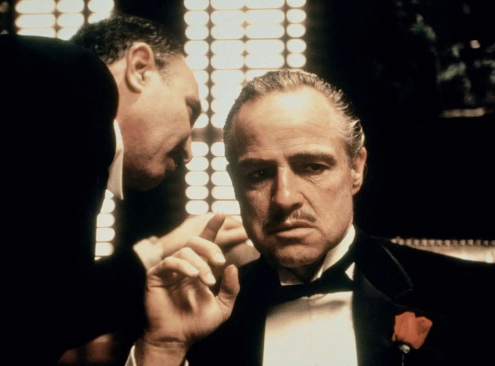 Salvatore Corsitto e Marlon Brando em 'O Poderoso Chefão' — Foto: Paramount Pictures