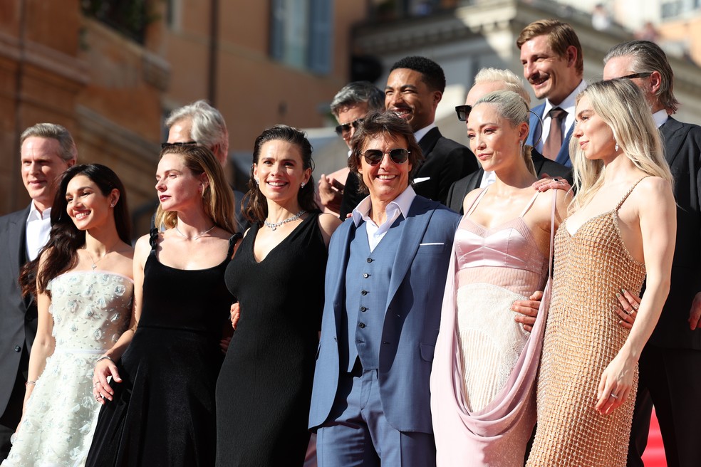 Tom Cruise com Mariela Garriga, Rebecca Ferguson, Hayley Atwell, Pom Klementieff e Vanessa Kirby no lançamento de Missão Impossível: Acerto de Contas Parte 1 (2023) em Roma — Foto: Getty Images