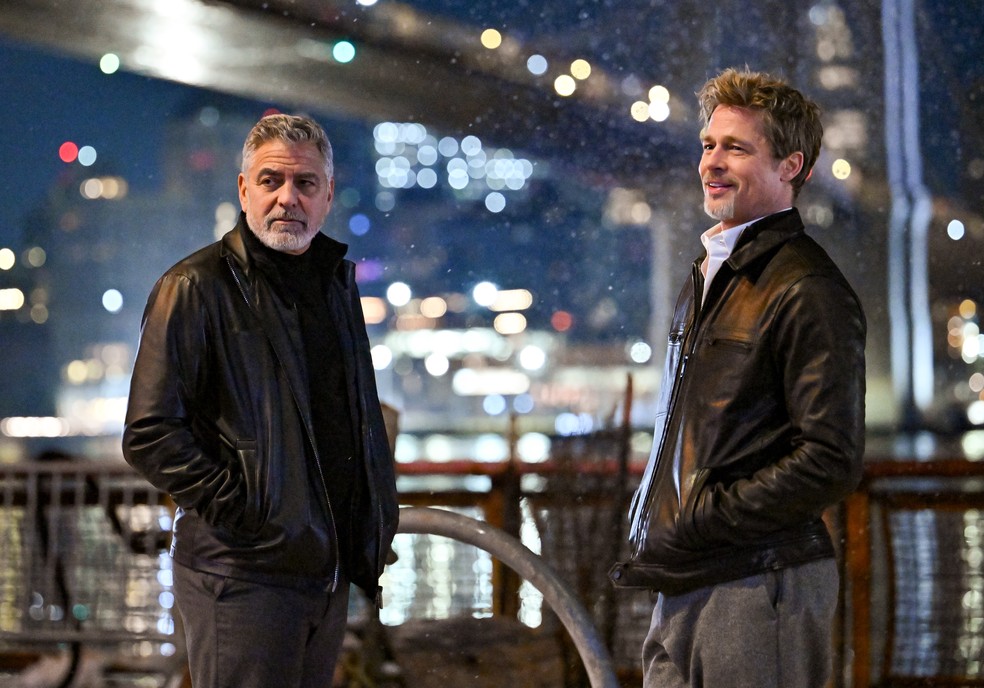 George Clooney e Brad Pitt nas filmagens de Lobos (2024) em Nova York — Foto: Getty Images