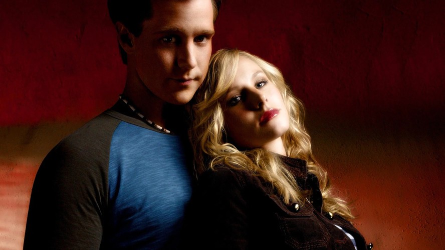 Jason Dohring e Kristen Bell em imagem de divulgação da série 'Veronica Mars'