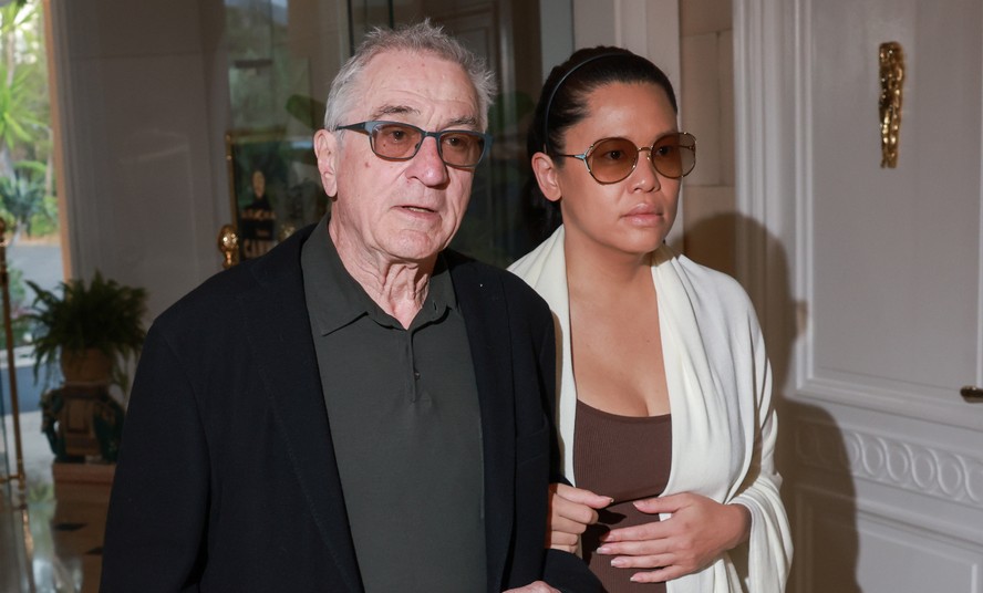 Robert De Niro e Tiffany Chen em evento em Cannes em maio de 2023