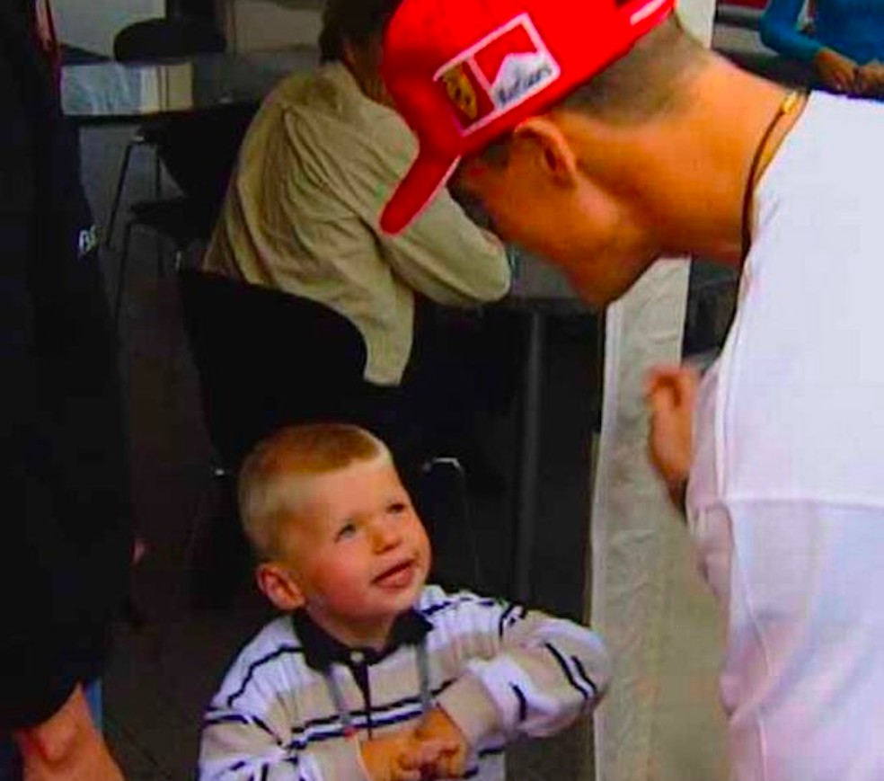 Foto inédita trazendo Schumacher com Verstappen e sua filha pequeninos