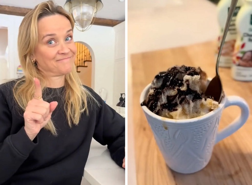 Reese Witherspoon com sua bebida de chocolate preparada com neve caída em seu carro — Foto: TikTok