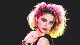 Atriz premiada está tendo aulas de canto e dança em segredo para fazer Madonna em cinebiografia