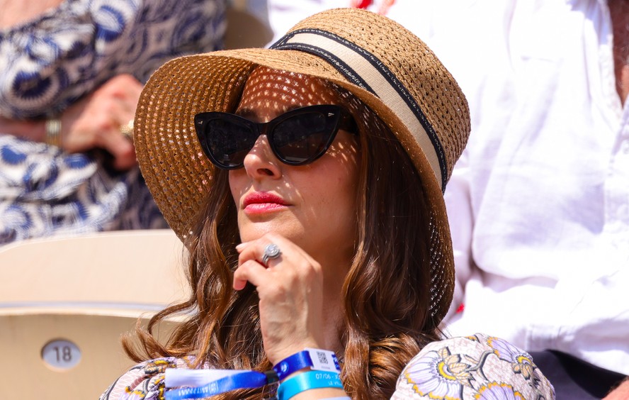 Natalie Portman com sua aliança durante a atual edição do Torneio de Roland Garros