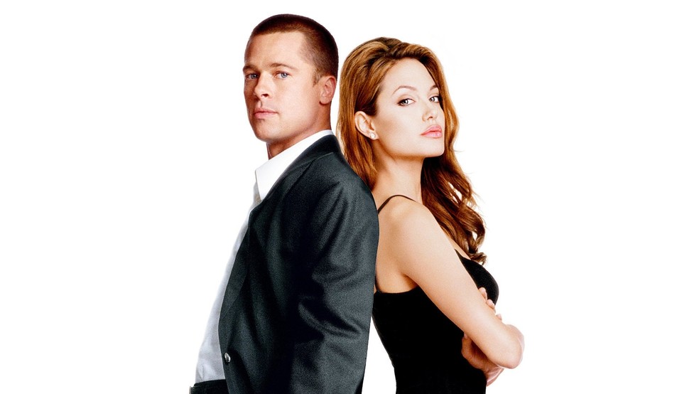 Brad Pitt e Angelina Jolie em arte promocional de 'Sr. & Sra. Smith' (2005) — Foto: Divulgação