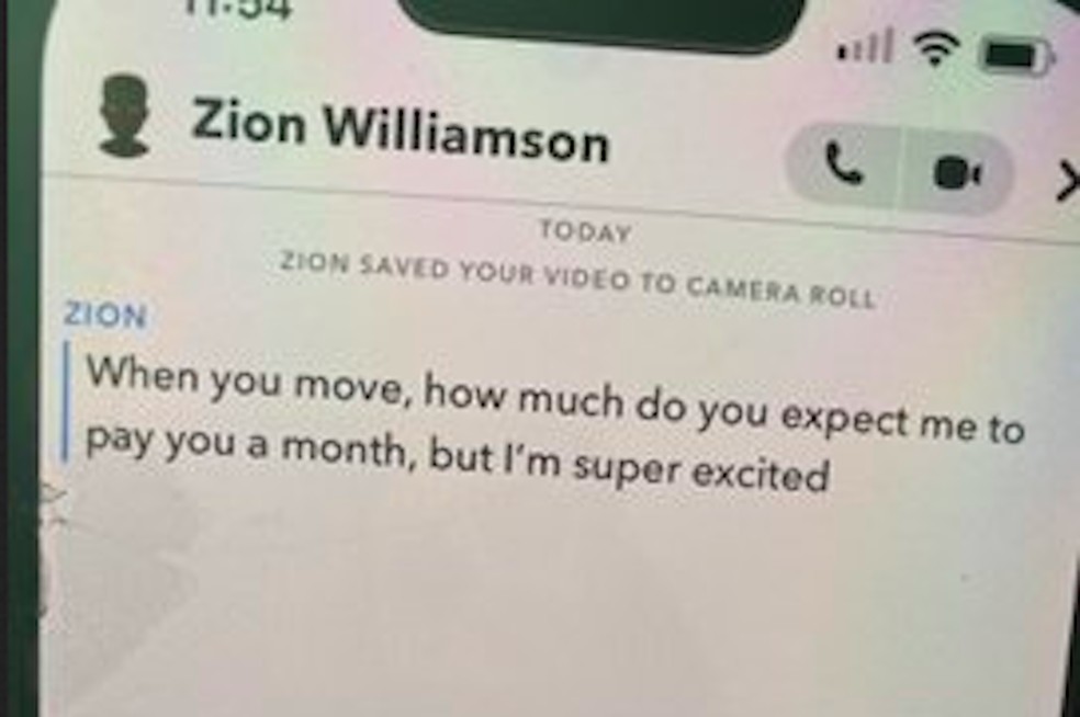 A atriz pornô Moriah Mills compartilhou mensagens enviadas a ela por Zion Williamson — Foto: Twitter