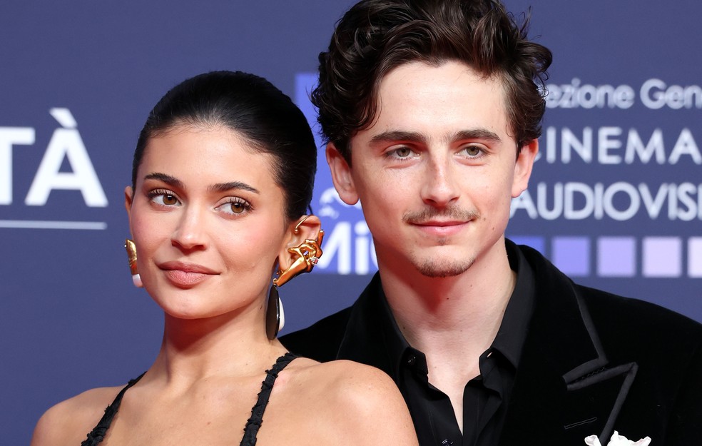 Kylie Jenner com Timothée Chalamet em red carpet — Foto: Getty Images