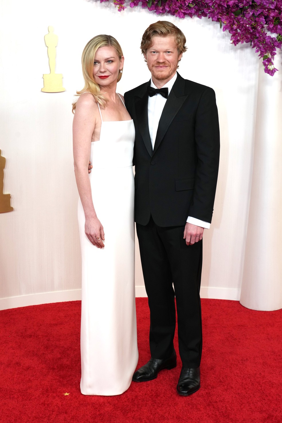Jesse Plemons e Kirsten Dunst no Oscar 2024 — Foto: Getty Images