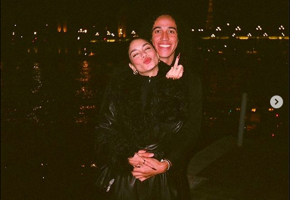 Vanessa Hudgens e Cole Tucker em Paris — Foto: Instagram