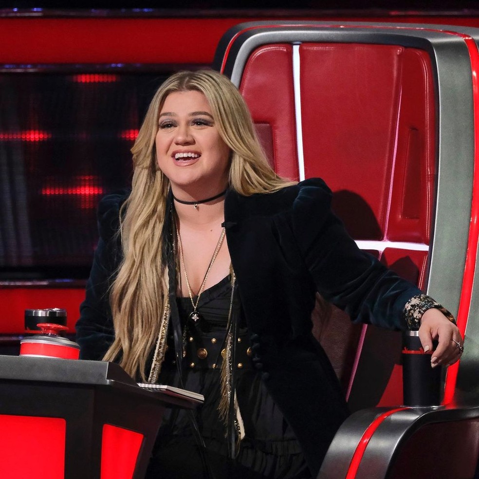 Kelly Clarkson apela até para hipnose para tentar superar ex-marido ...