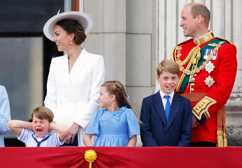 Príncipe William com a esposa Kate Middleton e os filhos George, Charlotte e Louis em evento da Família Real — Foto: Getty Images