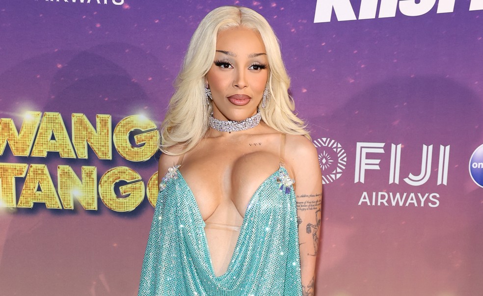 A cantora Doja Cat em sua chegada no  iHeartRadio Wang Tango, festival de música em Huntington Beach, California — Foto: Getty Images