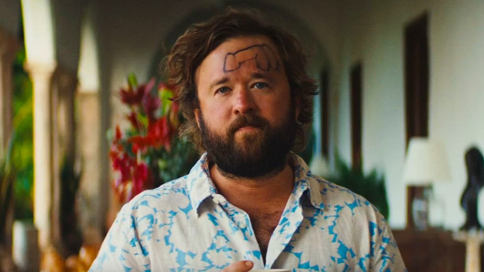 Haley Joel Osment em cena de Pisque Duas Vezes (2024) — Foto: Reprodução