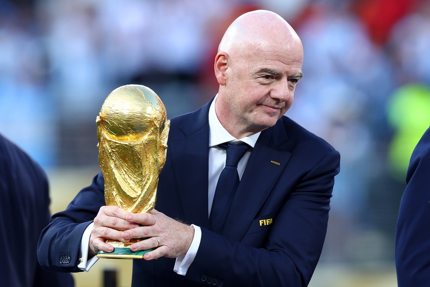 Primeiro país se manifesta a favor de proposta de Gianni Infantino de 'vender' a Copa do Mundo