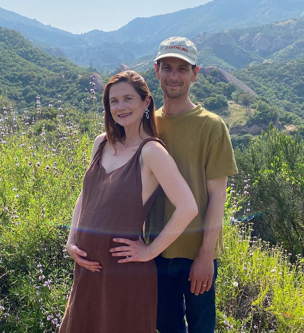 Bonnie Wright anunciou que está grávida de seu primeiro filho com o marido, o fotógrafo e cinegrafista Andrew Lococo, em abril de 2023 — Foto: Instagram