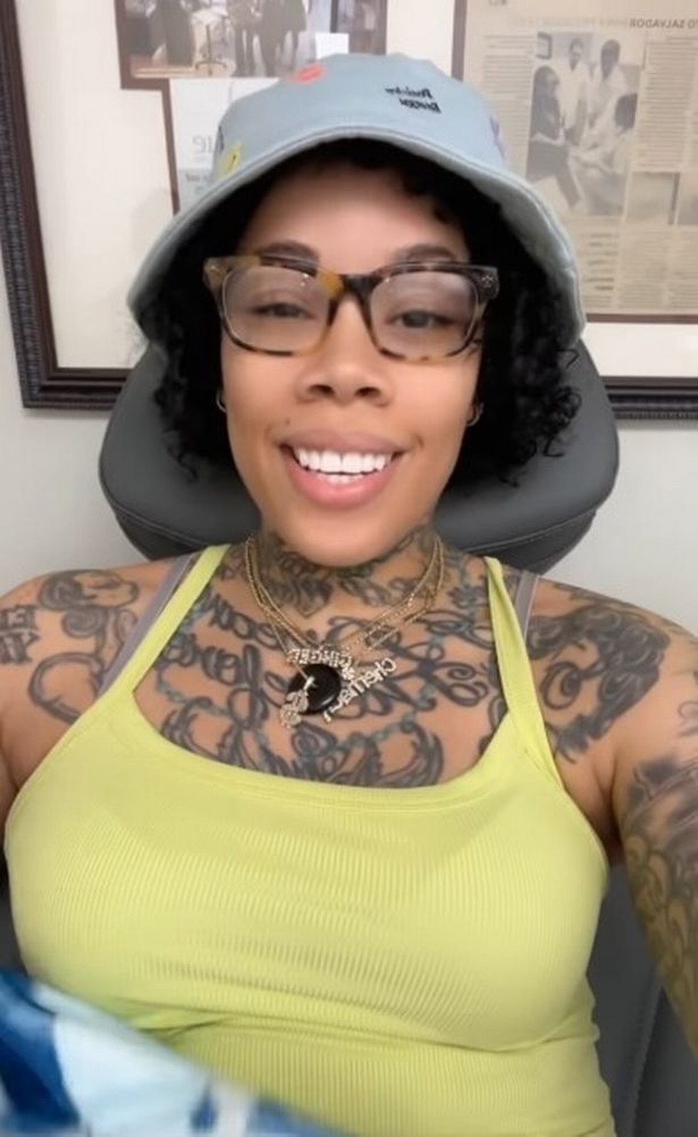 Estrela do hip-hop choca seguidores com fotos de 'antes e depois' de operação nos dedos do pé e