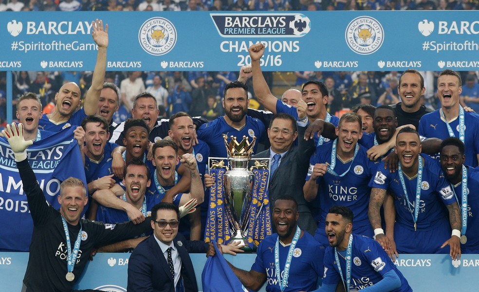 Jogadores do Leiscester celebrando a conquista da Premier League 2015/2016 — Foto: Getty Images