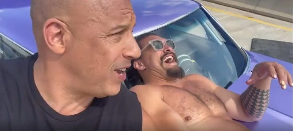Vin Diesel e Jason Momoa nos bastidores de Velozes e Furiosos 10 (2023) — Foto: Reprodução