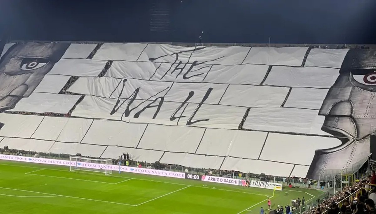 I tifosi della Nazionale italiana diventano virali in omaggio ai Pink Floyd dopo la sconfitta contro l’Inter |  Gli sport