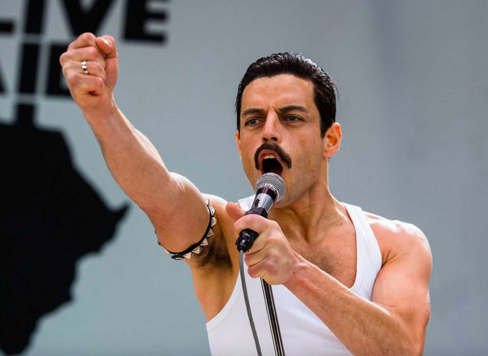 Rami Malek em cena de Bohemian Rhapsody (2018) — Foto: Reprodução