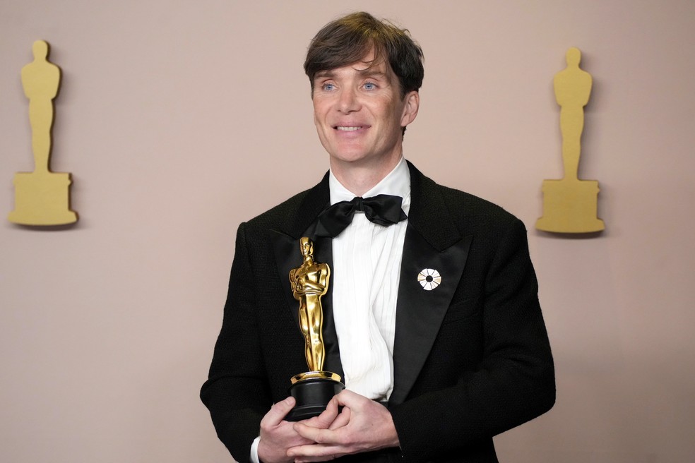 Cillian Murphy com o Oscar de Melhor Ator por 'Oppenheimer' — Foto: Gett Images