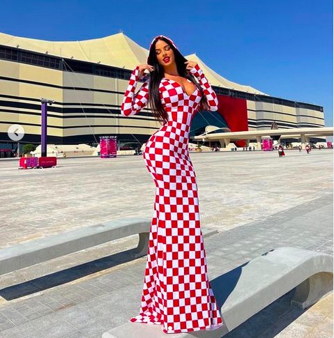 A torcedora, modelo e influencer croata Ivana Knoll em seu look para Croácia X Marrocos na Copa do Mundo do Catar — Foto: Instagram