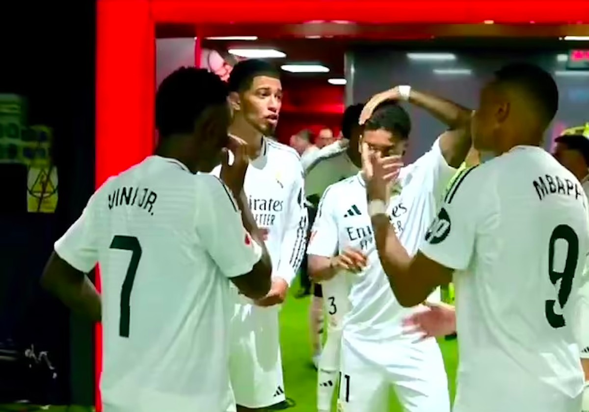 Breathtaking Transmissão Flagra Vini Jr Irritado Com Bellingham Durante Derrota Do Real Background Art