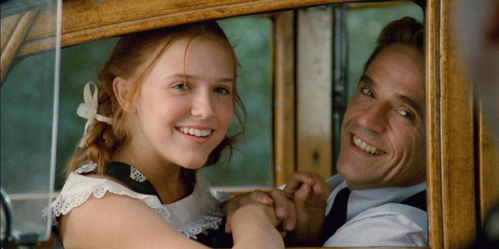 Dominique Swain e Jeremy Irons em 'Lolita' (1997) — Foto: reprodução