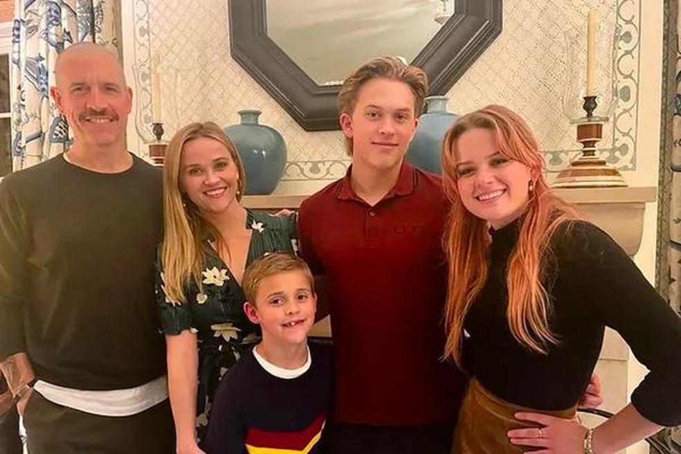 Reese Witherspoon com o marido e os três filhos (Foto: Instagram) — Foto: Monet