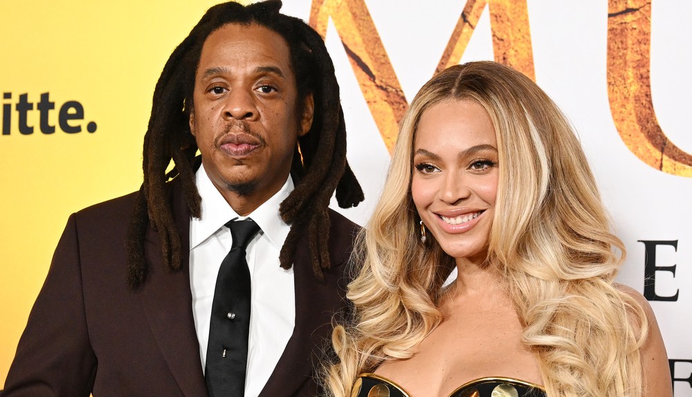 Beyoncé comemora 44 anos com look todo trabalhado nas transparências