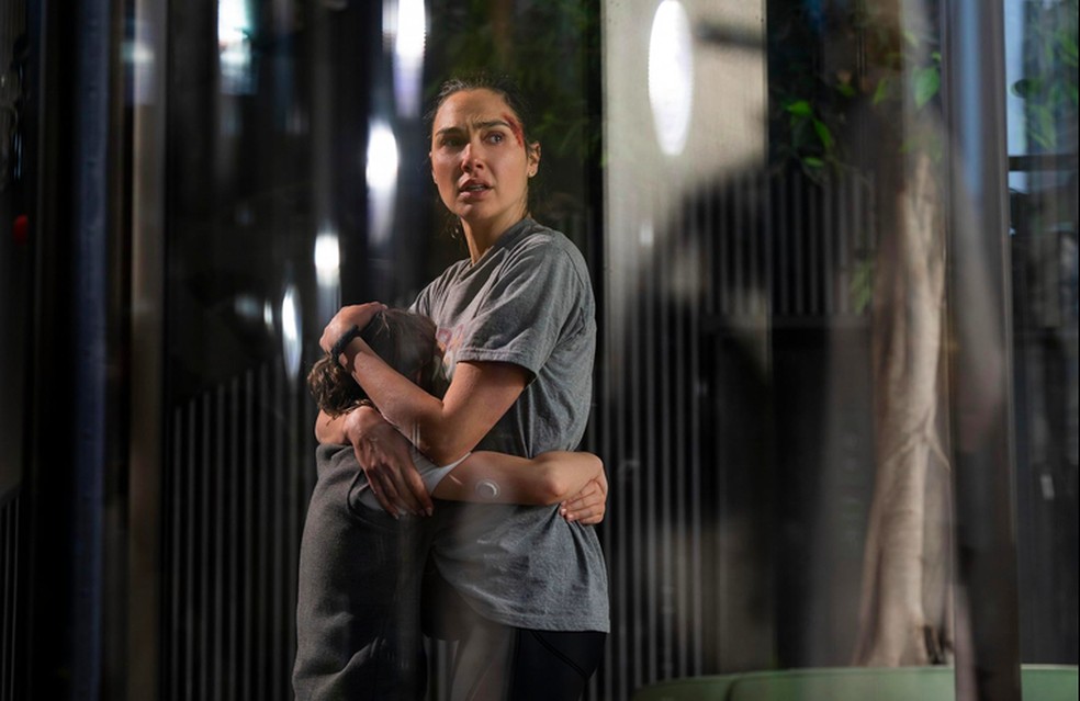 A atriz Gal Gadot em cena de Corrida Contra o Tempo (2026) — Foto: Reprodução
