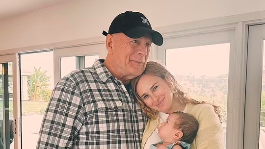 Filha elogia cuidado de Bruce Willis com a neta em meio à batalha contra demência: 'Tão doce'