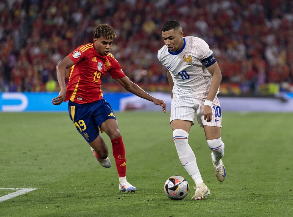 Kylian Mbappe e Lamine Yamal na vitória espanhola em cima da França, por 2 a 1, na Eurocopa 2024 — Foto: Getty Images