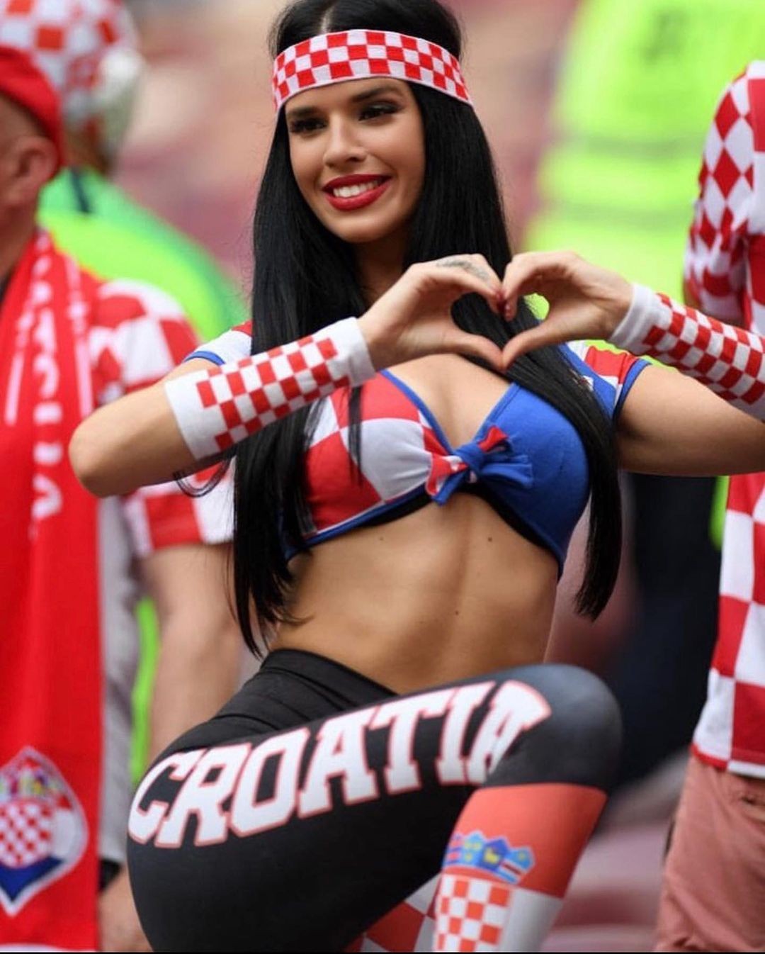 A ex-Miss Croácia Ivana Knöll no jogo final da Copa da Rússia — Foto: reprodução/Instagram