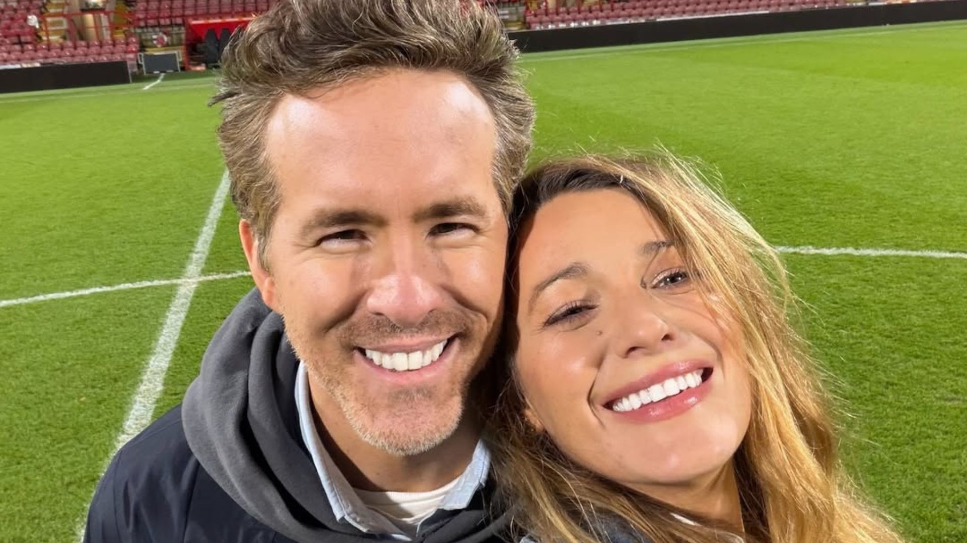 Blake Lively Diverte-se com Foto de Ryan Reynolds e Bolsa de R$125mil