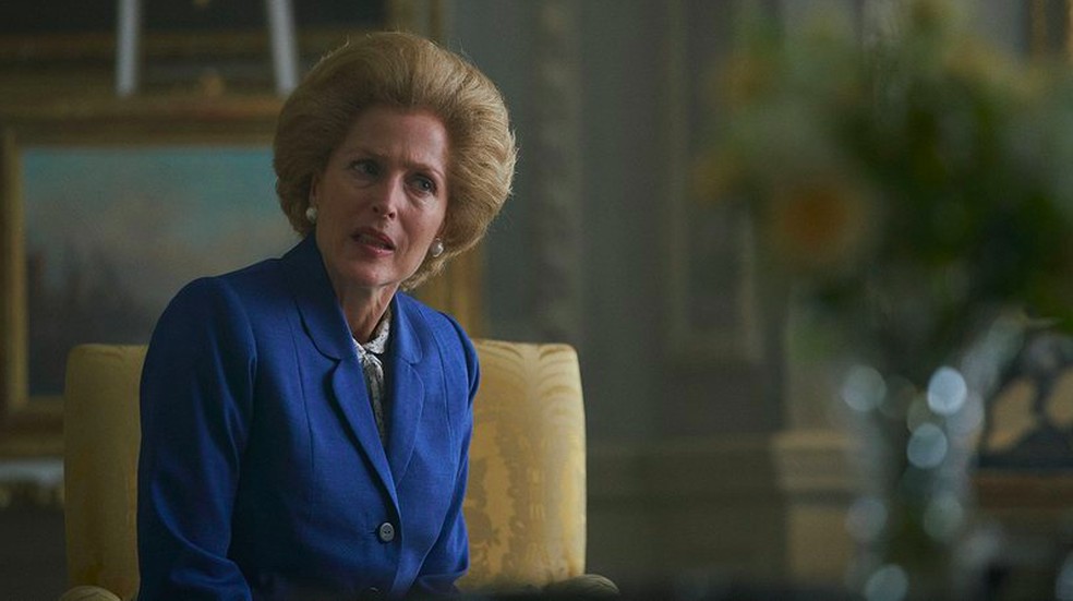 Gillian Anderson em cena da série The Crown — Foto: Reprodução