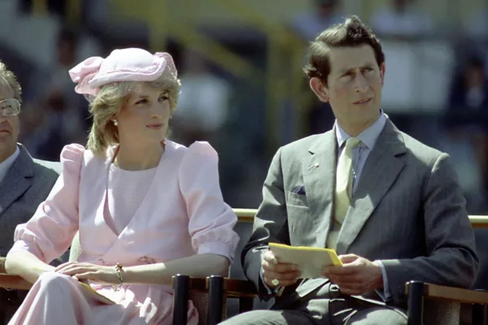 A princesa Diana com o rei Charles III na época em que ainda eram casados — Foto: Getty Images